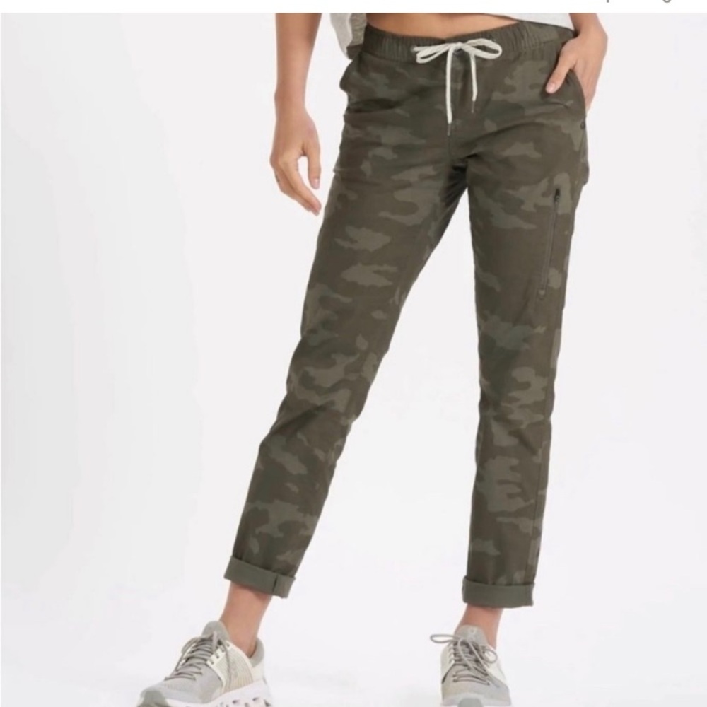 Vuori joggers size large camo never worn